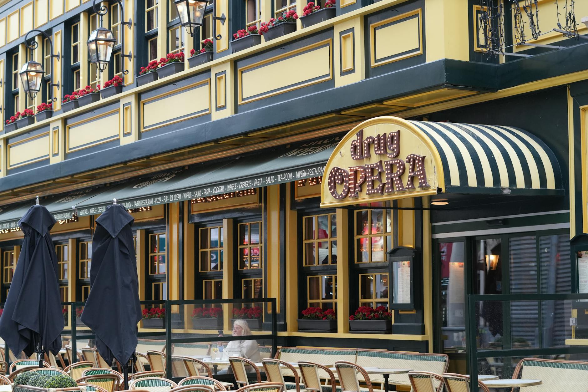 Brussels neighbourhood cafe terrace — local atmosphere in Saint-Gilles