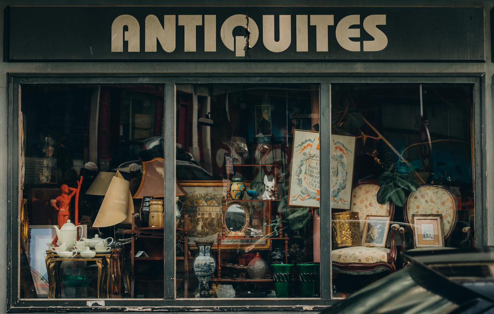 Brussels vintage antique markets — best Sablon antique market with curated furniture art and decorative objects displayed
