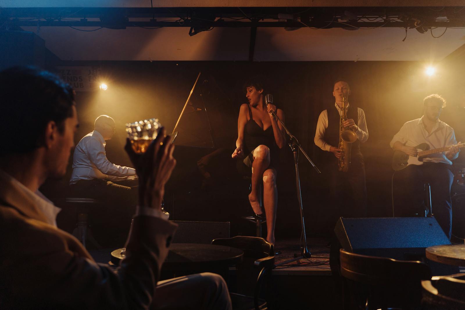 Brussels jazz clubs — vibrant jazz band performing live on stage with singer in cozy Brussels club atmosphere