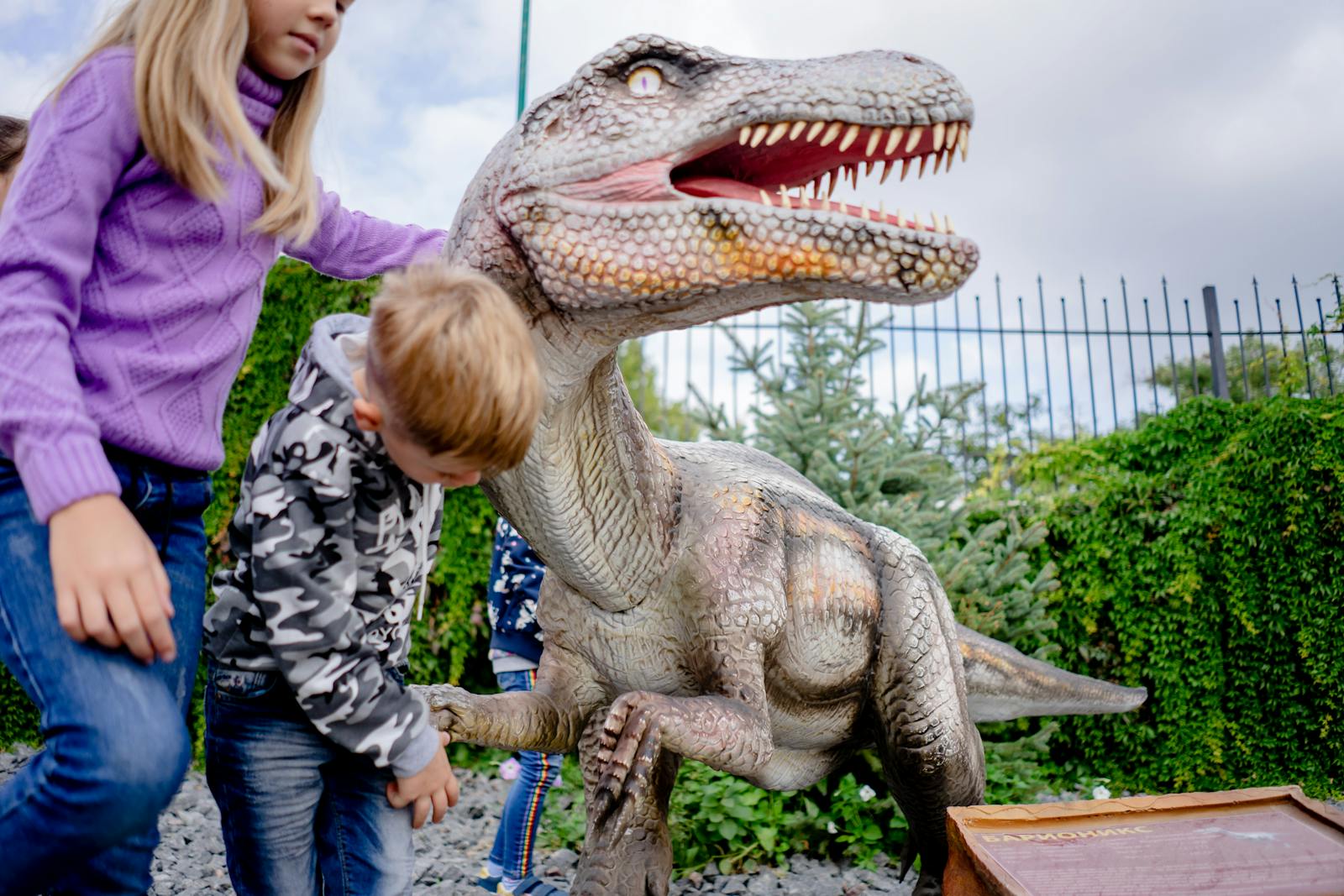 Family attractions Brussels — best happy children exploring family-friendly attraction with parents in Brussels family destination
