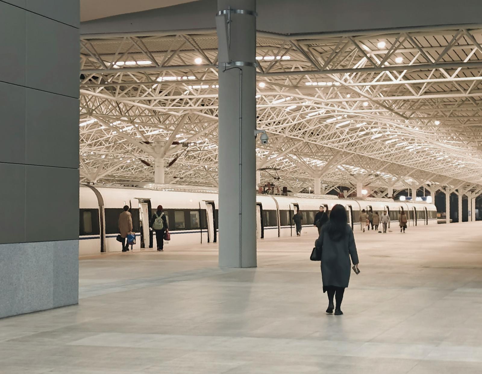 Eurostar Brussels guide — best Brussels Midi train station interior with passengers and trains