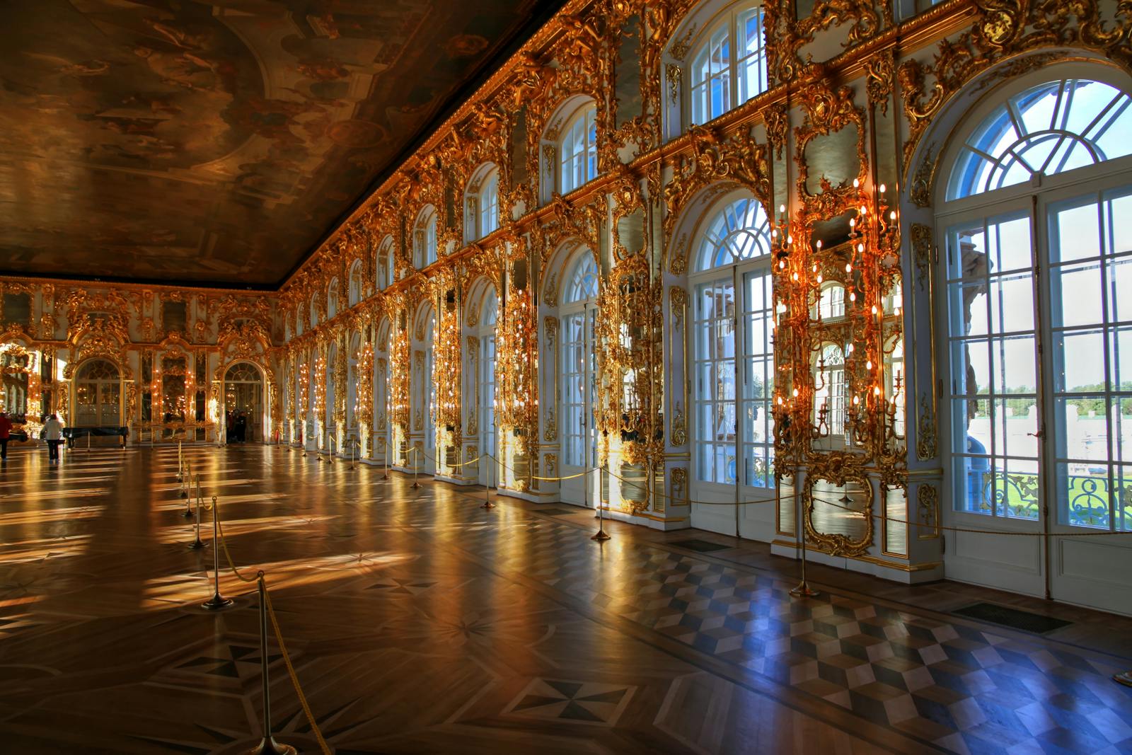 Royal Palace Brussels guide — best ornate gilded interior throne room with chandeliers and red carpets